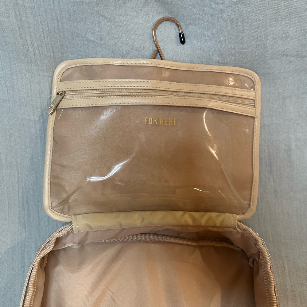 The Hanging Cosmetic Case - Picture 6 of 10